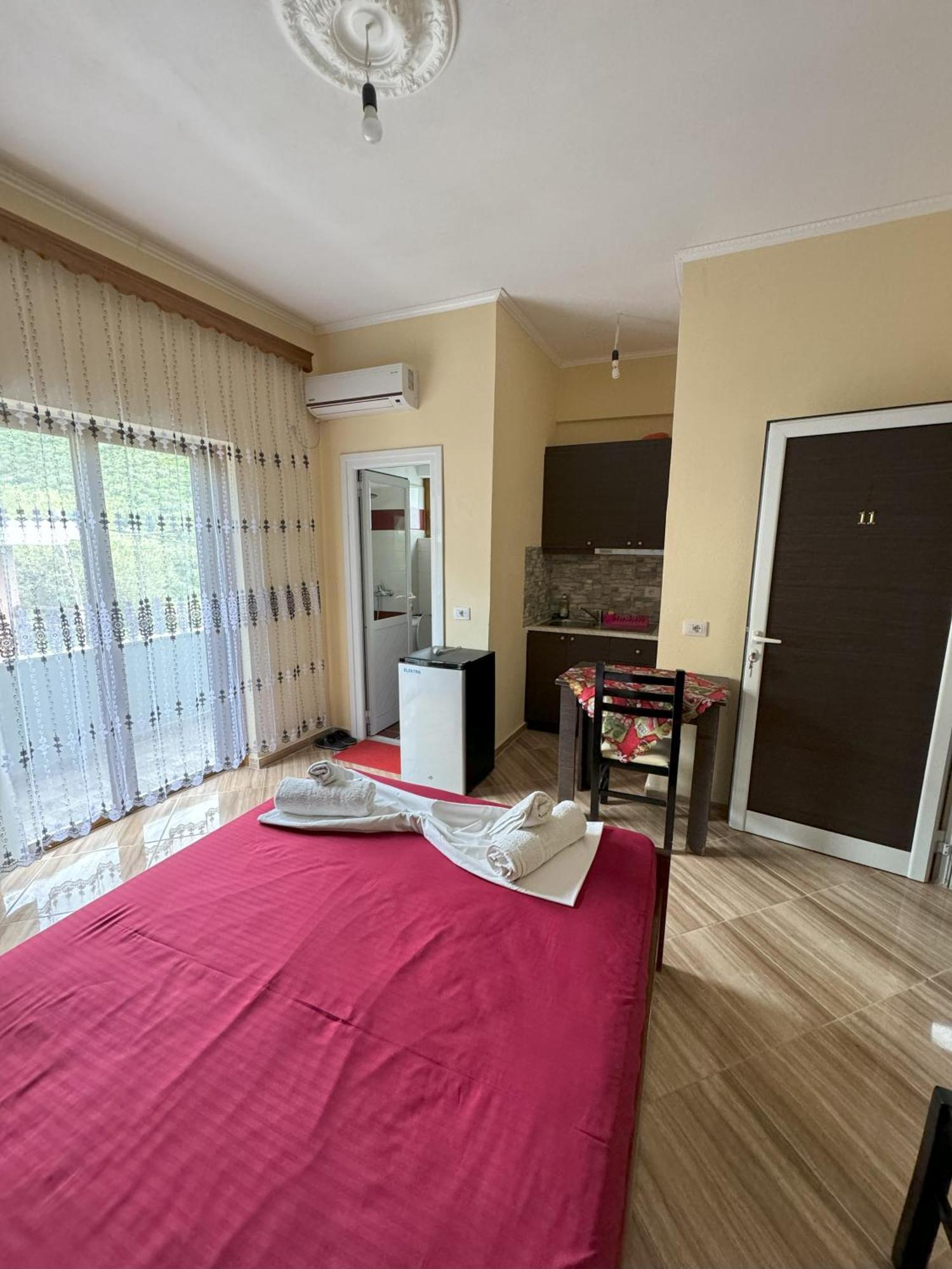 Adrian Agustin Rooms Lukovë Extérieur photo